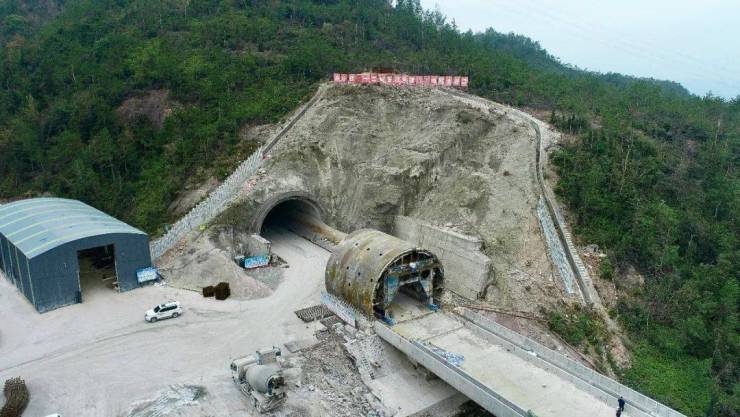 杭温铁路仙居段隧道群全线贯通