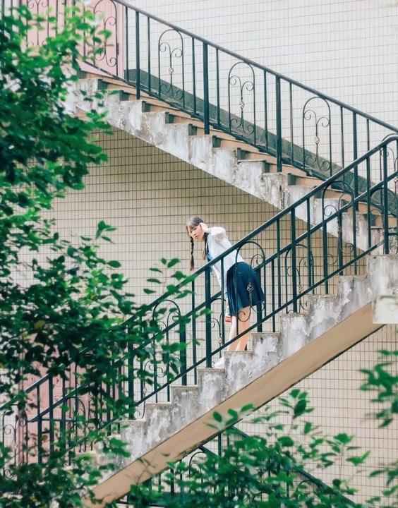 清纯制服学妹白色袜子校园内高清写真