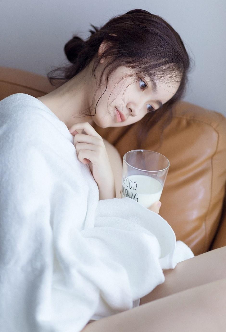 90后美女模特风情性感情趣诱惑时尚写真图片