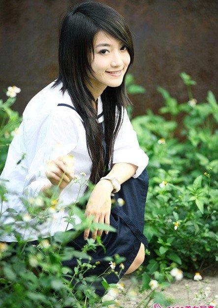 90后清纯美女校花性感写真