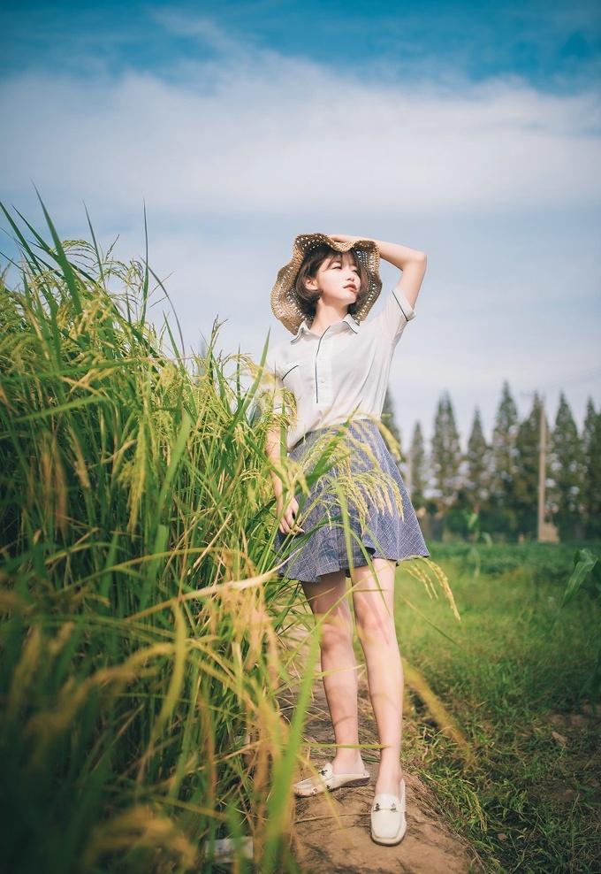 短发薄纱上衣女孩稻田写真诱人甜美清新时尚写真