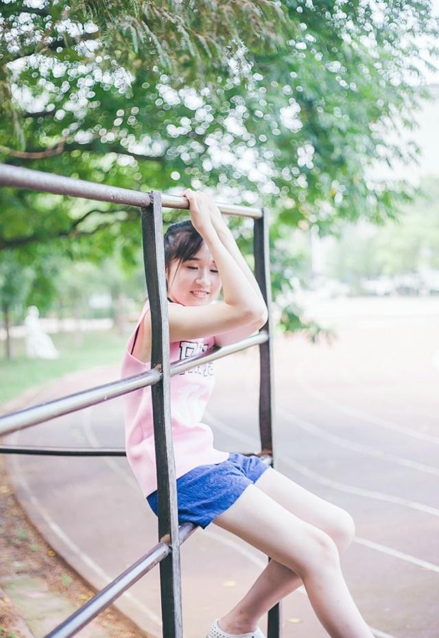 清纯武大校花运动场小清新性感可爱写真