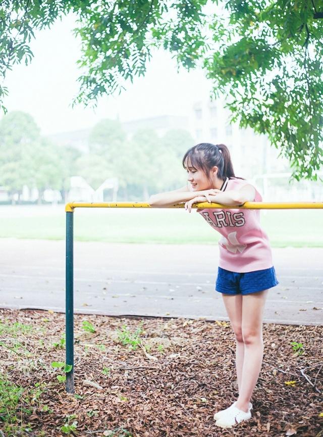 清纯武大校花运动场小清新性感可爱写真