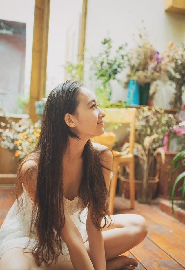 花房性感少女清凉清晰写真