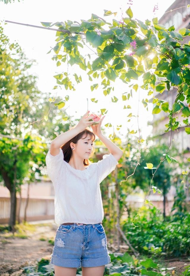 短发纯情夏日西瓜性感少女