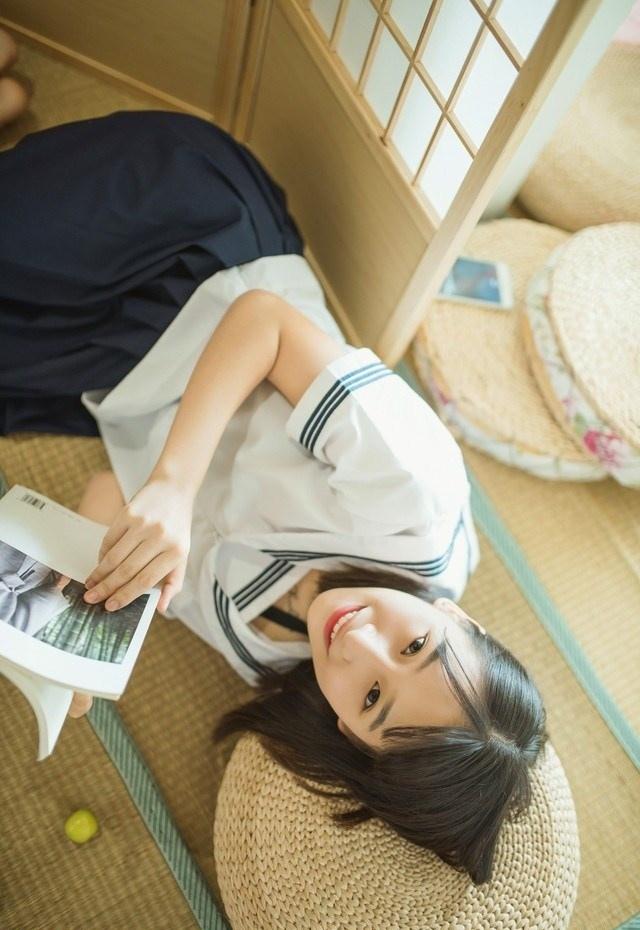 学生制服性感少女周末恬静时光写真