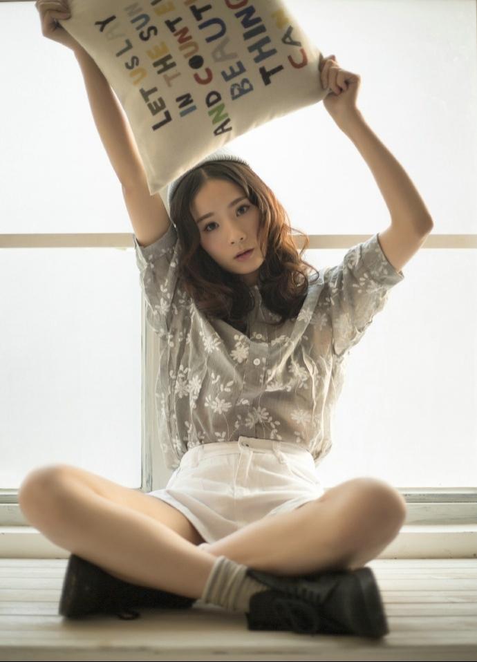 温馨清晨私房少女阳光甜美时尚写真