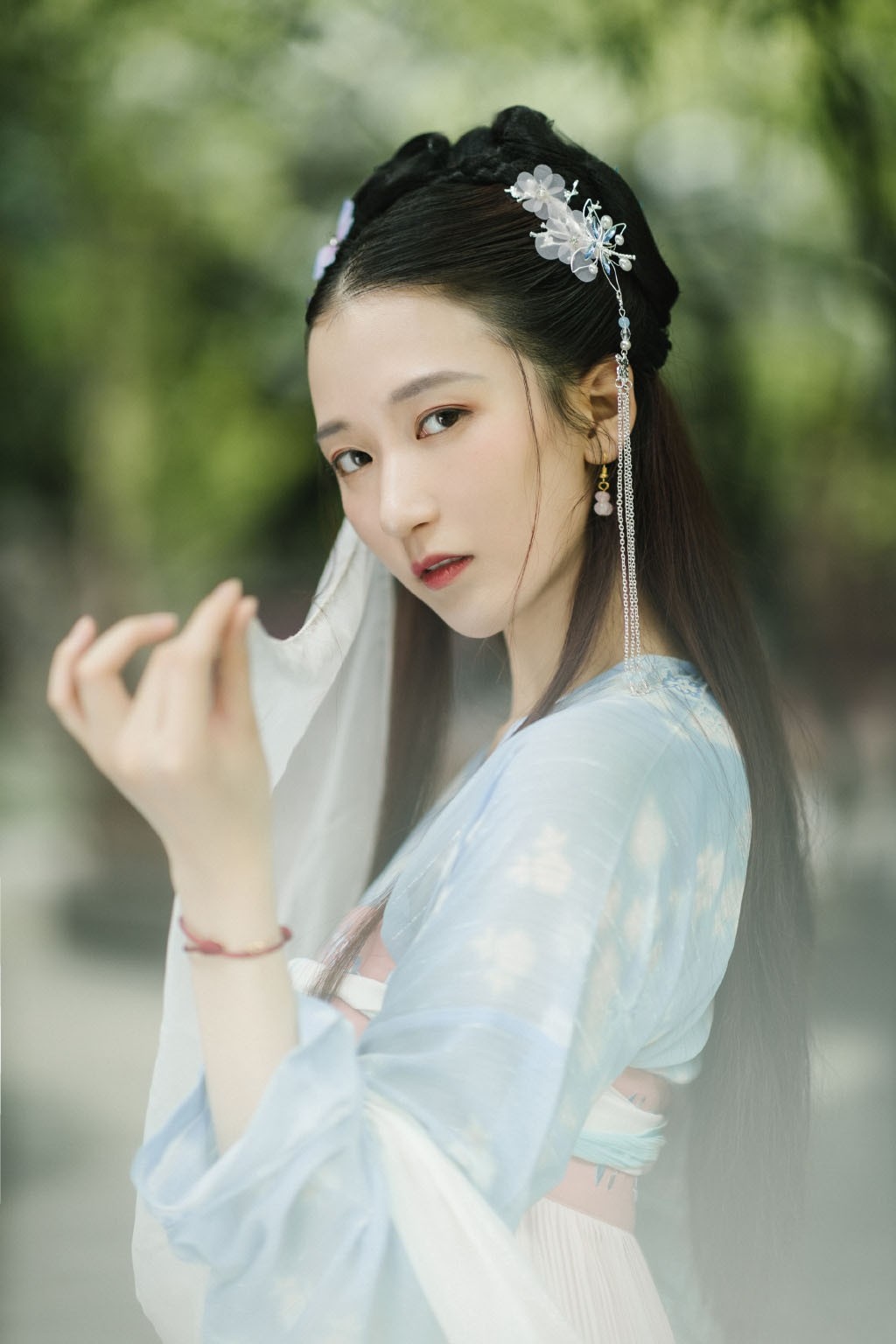 SNH48吴哲晗仙气古装竹林写真图片