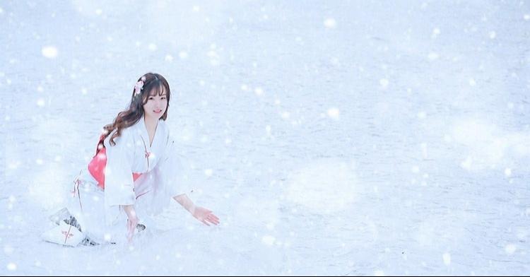 白雪皑皑和服美女俏丽娇艳动人写真图片