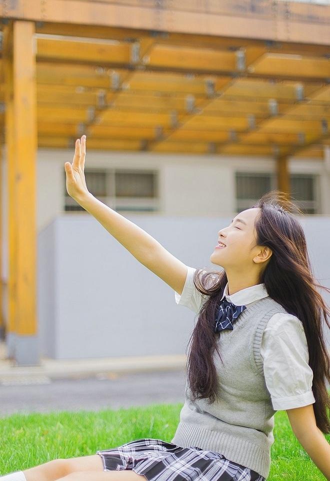 长发酒窝美女户外阳光靓丽俏皮活力迷人唯美时尚写真