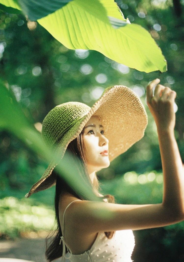 貌美如花的倾城美女雾气氤氲写真