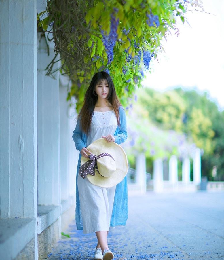 阳光花树下惊现一枚清纯唯美女神写真