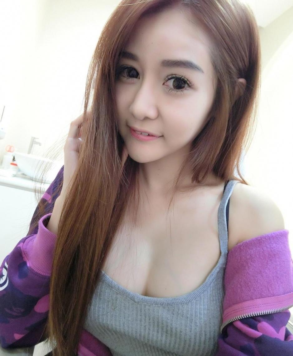 美女模特Naomi Liu性感私房写真照酥胸诱人