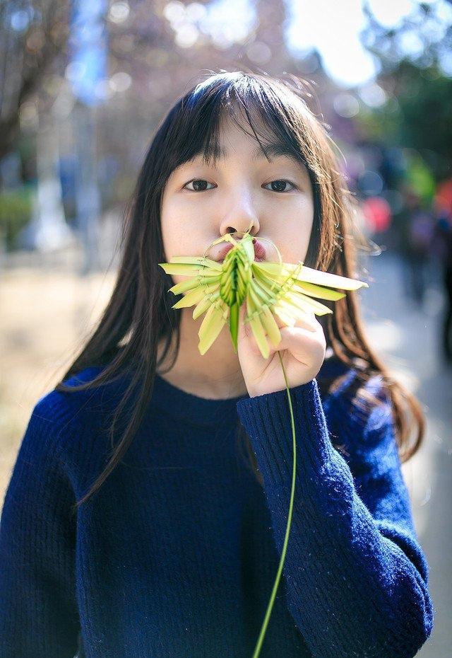 纯情可人时尚少女丛林写真阳光动人