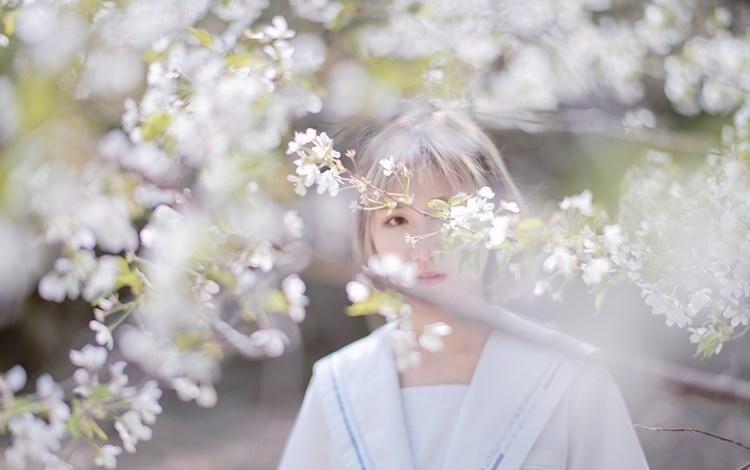 学生服少女以太高冷中带温柔写真图片