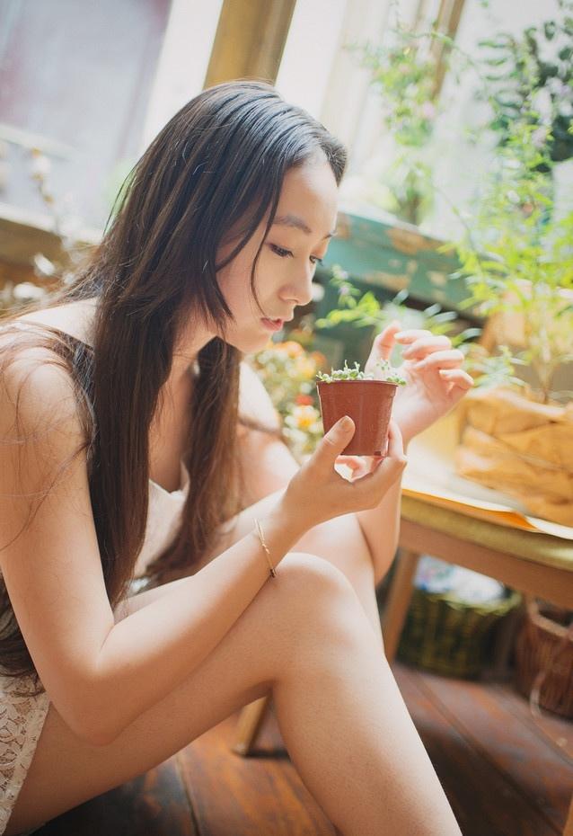 花房性感少女清凉清晰写真