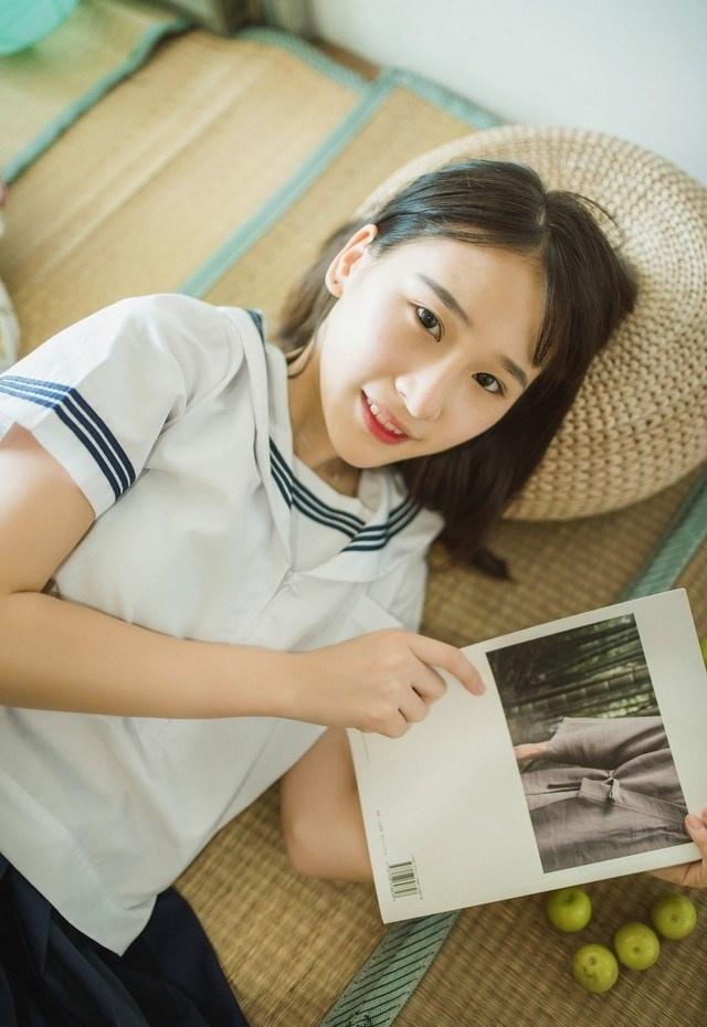 学生制服性感少女周末恬静时光写真