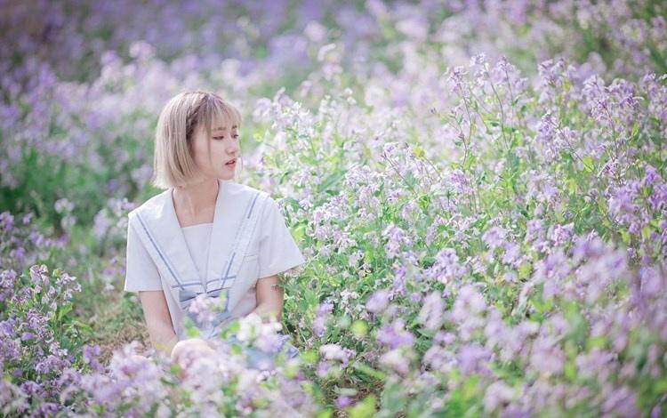 学生服少女以太高冷中带温柔写真图片