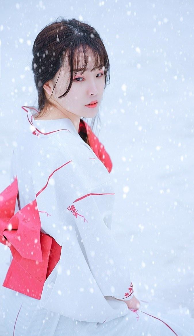 白雪皑皑和服美女俏丽娇艳动人写真图片