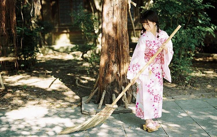 大眼呆萌可爱和服少女甜美写真