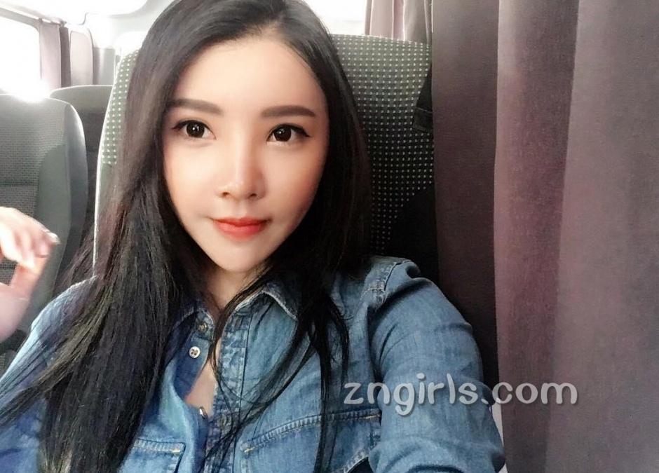 美女模特Mcmandy私房自拍写真照风情迷人