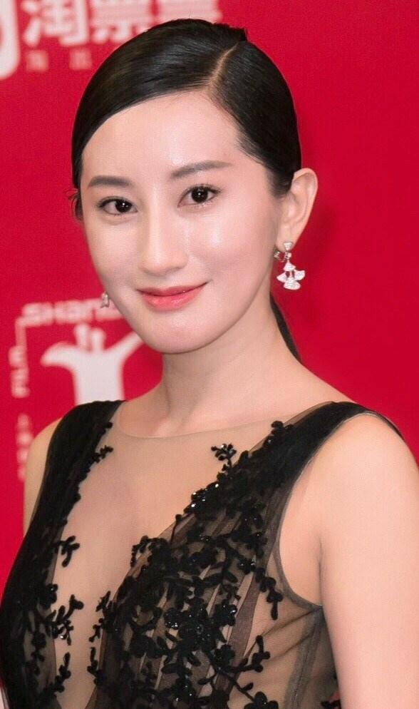 美女演员王者心上海电影节开幕式开胸晚礼服性感美照