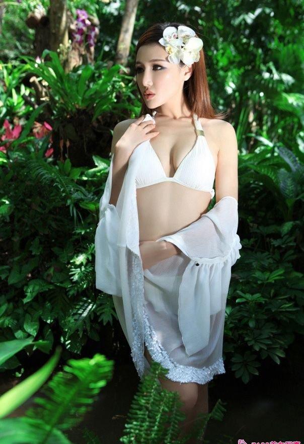 高端大气的气质美女性感写真来袭