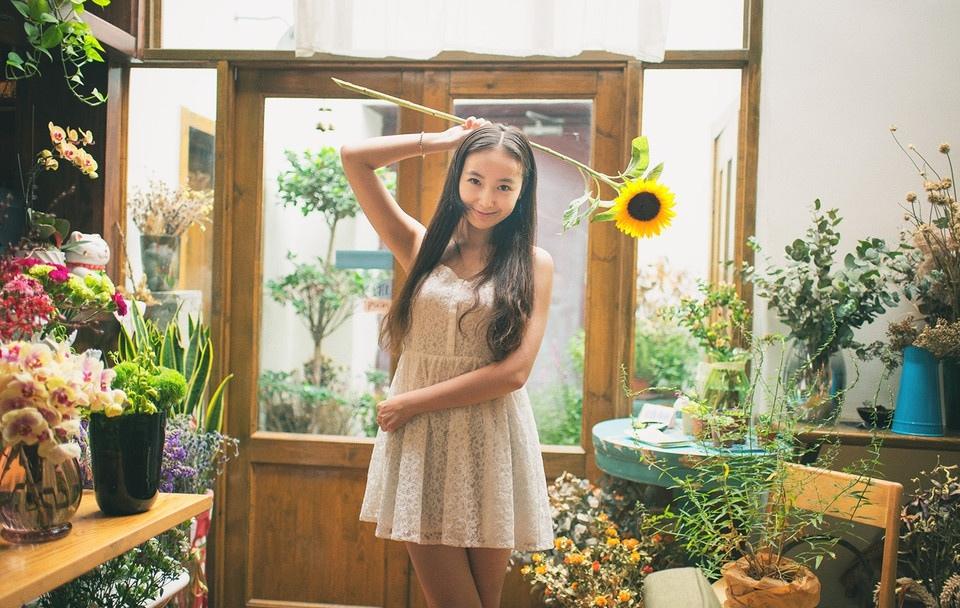 花房性感少女清凉清晰写真