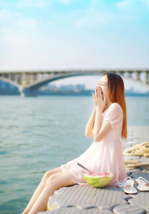 夏日未央的清纯西瓜少女写真