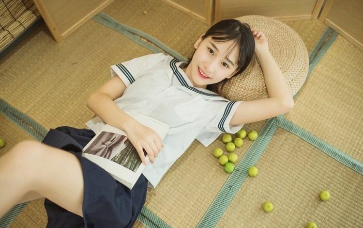 学生制服性感少女周末恬静时光写真