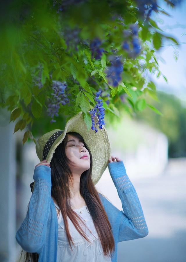 阳光花树下惊现一枚清纯唯美女神写真