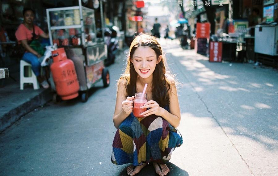 大眼清纯妹妹小巷子的一日游记美拍写真