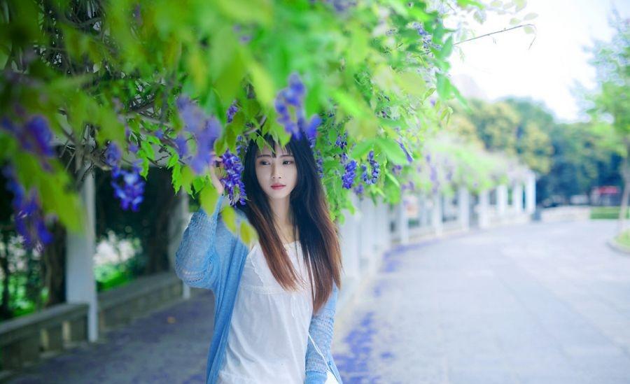 阳光花树下惊现一枚清纯唯美女神写真