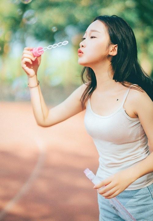 夏天治愈系傻白甜超美女生清凉写真