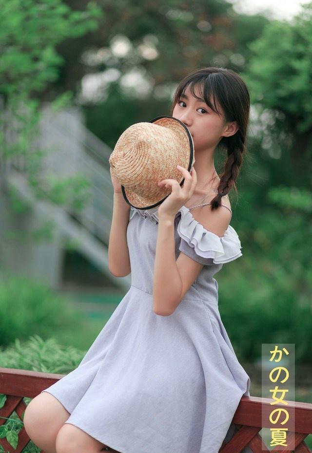 甜美礼帽娇美无比少女户外写真