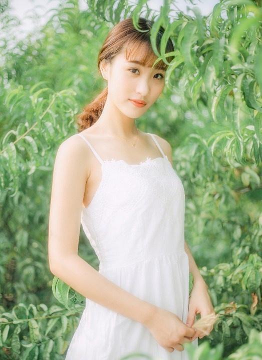 梦幻花季少女户外朦胧感唯美写真