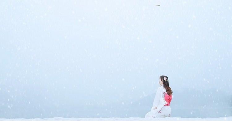 白雪皑皑和服美女俏丽娇艳动人写真图片