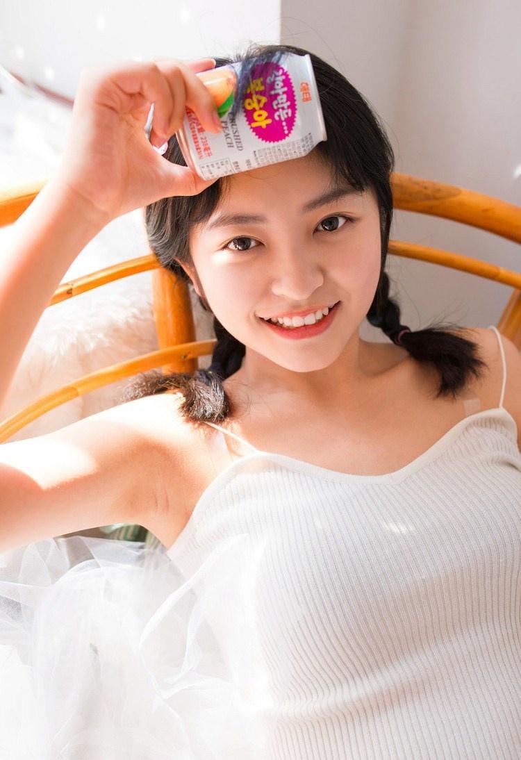 元气美少女笑容甜美露虎牙多彩日系写真