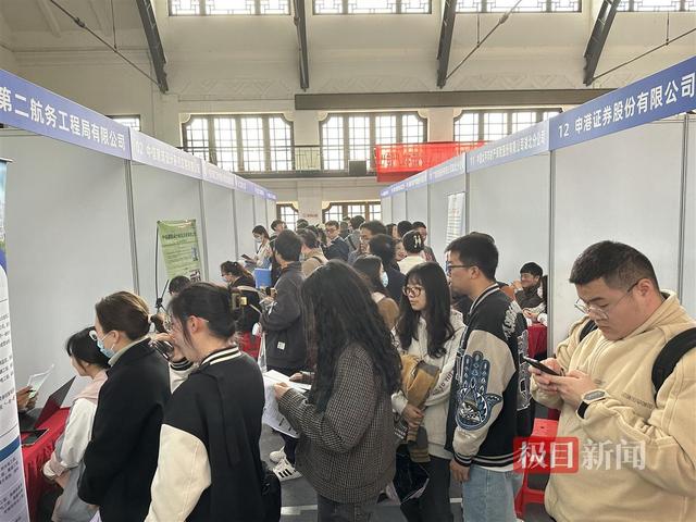 30余家知名企业武大“纳贤”！江岸“学子聚汉”工程助力青年学生迈向理想岗位