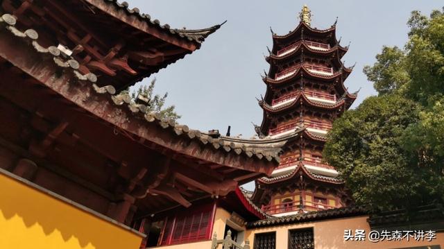 南朝四百八十寺之首寺，祈福许愿求姻缘都很灵验，就在南京市区内