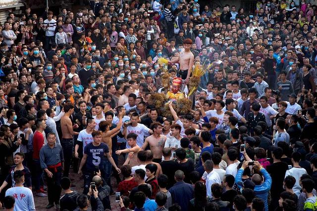 图虫人文摄影：盐灶拖神