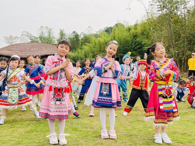 根植华夏 情系壮乡——2023年南宁市青秀区荔英小学壮族三月三民族团结教育主题研学活动