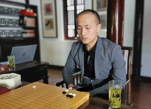 唐宗哲：决赛赢得比较顺利 以后会考虑做职业棋手