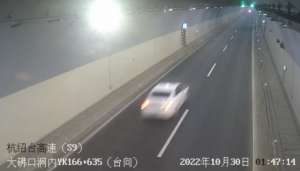 台州汽车(小车定速巡航突然失灵，车速126码狂奔近2小时“元凶”竟是一杯奶茶)