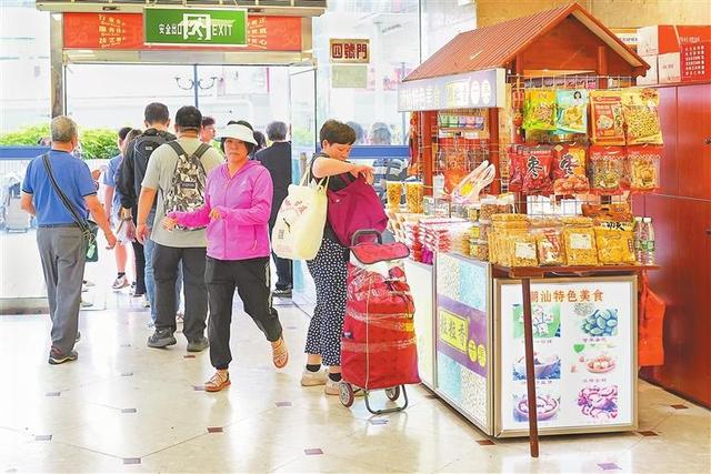 烟火气回归，罗湖商业城客流大幅上涨 品“一盅两件”，香港客络绎不绝情有独钟 三十年老品牌！“港人后花园”又旺了