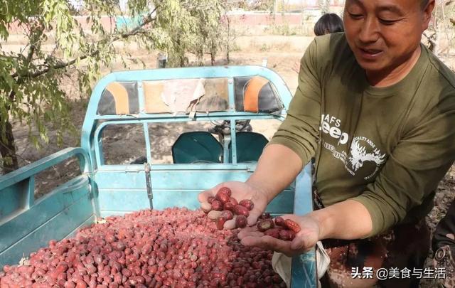 喝昆仑山冰川水长大的灰枣，30天自然吊干，为您送来地道新疆味