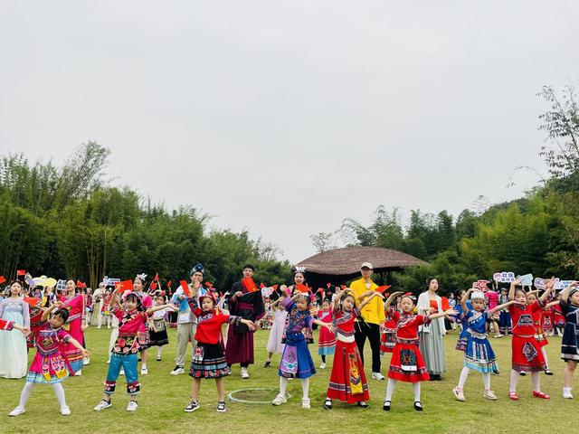 根植华夏 情系壮乡——2023年南宁市青秀区荔英小学壮族三月三民族团结教育主题研学活动