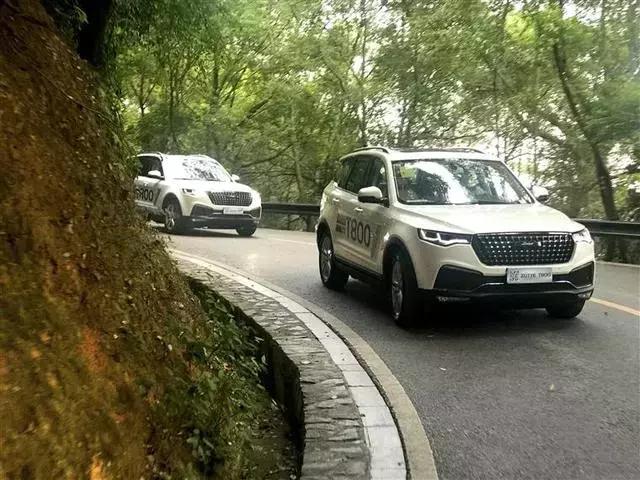 志做“国民豪车”，长沙橘子洲头试驾众泰T800