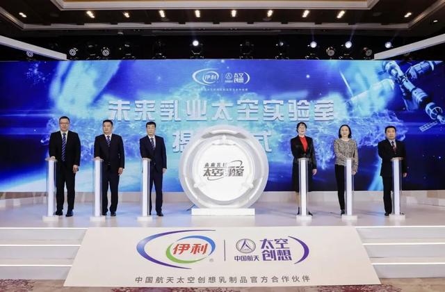 亚洲首个千亿乳企，品牌价值稳居第一！伊利闪耀2022中国品牌日