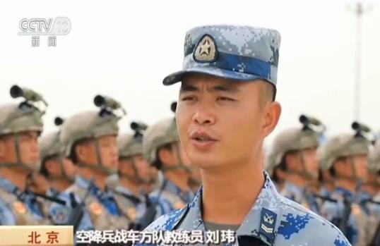 战旗背后的故事｜一面布满381个弹孔的战旗 伴随着官兵和战车通过天安门